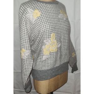 JH Collectables Sweater angora lambswool blend Size Medium Vintage Hong Kong yel